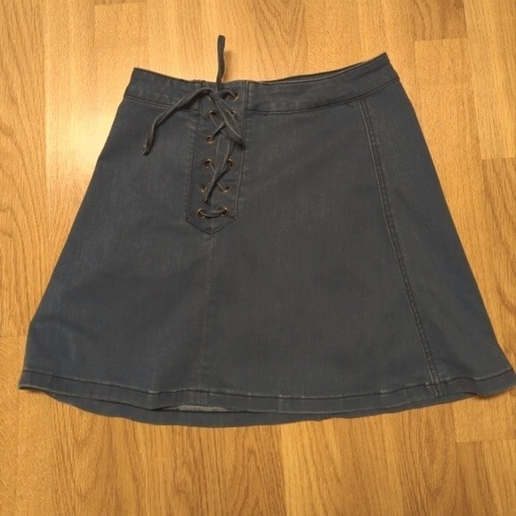 Guess Mini Skirt Womens Size 27 Denim Blue Jean Short Stretch - Picture 2 of 8